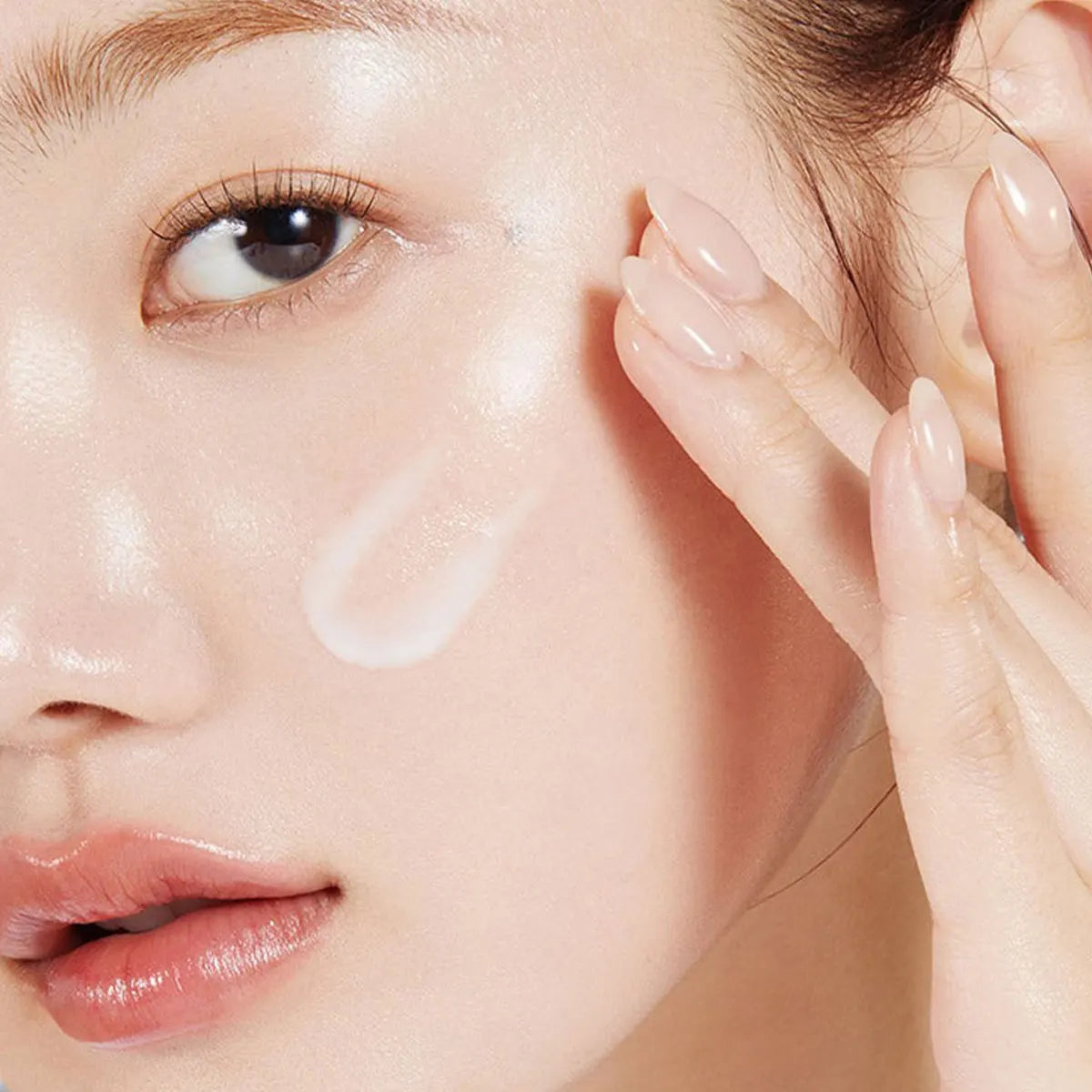 Texture of Medicube Collagen Glow Booster Serum