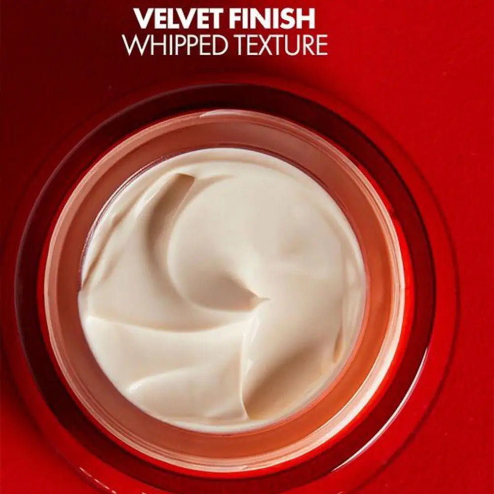 Texture of Vichy Liftactiv Collagen Specialist cream, smooth formula (Arabic: كريم Vichy Liftactiv Collagen